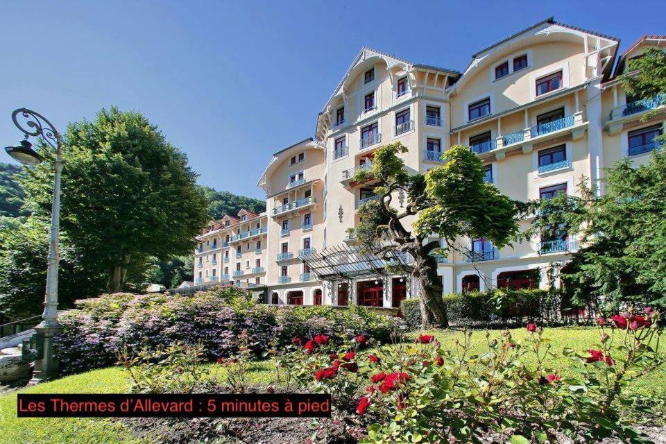 Meuble Classe 3 Etoiles Au Pied Des Thermes Allevard Exterior foto